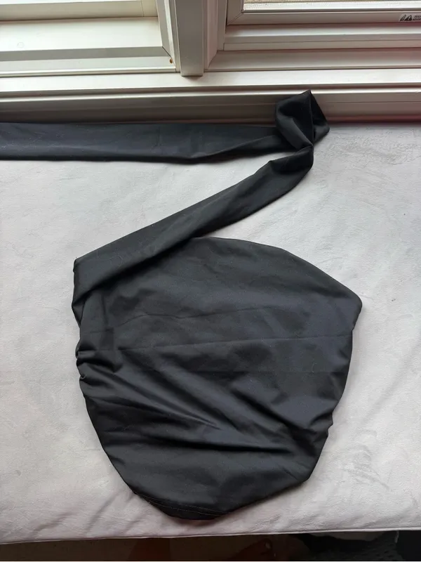 SheIn Chic One-Shoulder Black Asymmetrical Crop Top - Image 2
