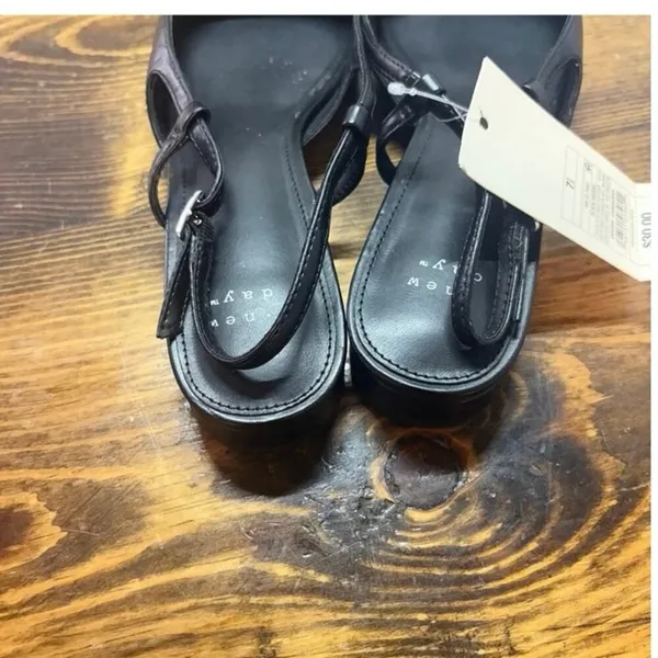 A New‎ Day Black Flats Size 7.5 - Image 4