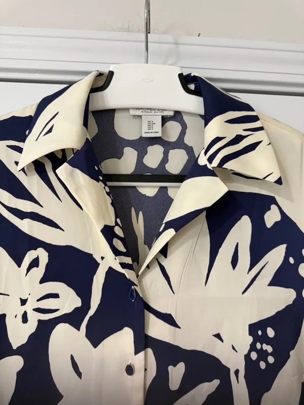 Rachel Zoe Navy Blue And White Front Button Abstract Shirt Size Small - Image 2