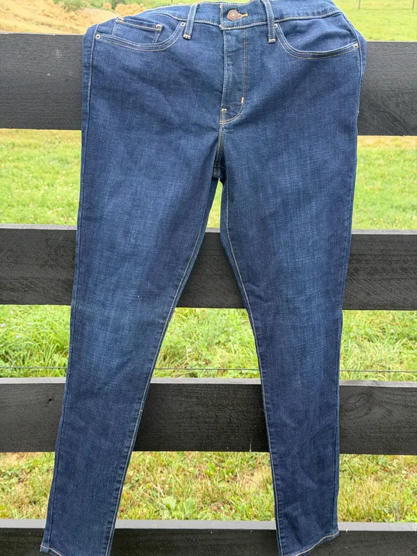 Levi’s Dark Indigo Shaping Skinny size 31 Inseam 32 NWOT - Image 3