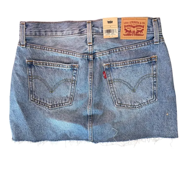 NWT‎ Levi's Icon Denim Mini Skirt High Rise Raw Hem Light Wash Size 28 - Image 6