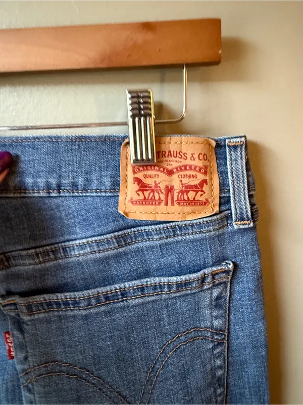 Levi’s Boyfriend Distressed Jeans – Women’s Size 29 - Image 4