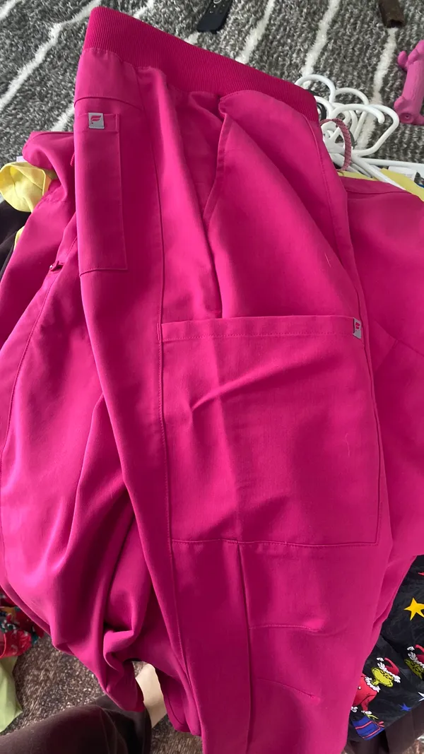 Fabletics Scrub Set - Image 7