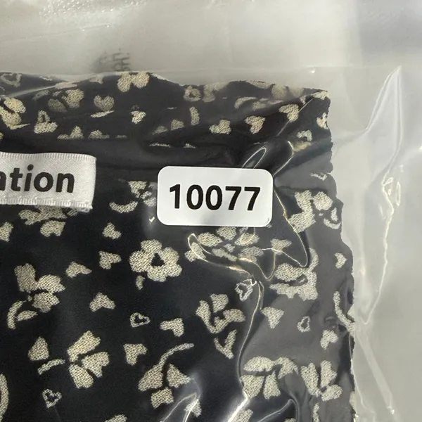 Reformation Black Cream Ditsy Floral V-Neck Tie Peplum Blouse Large Cap Sleeve - Image 8