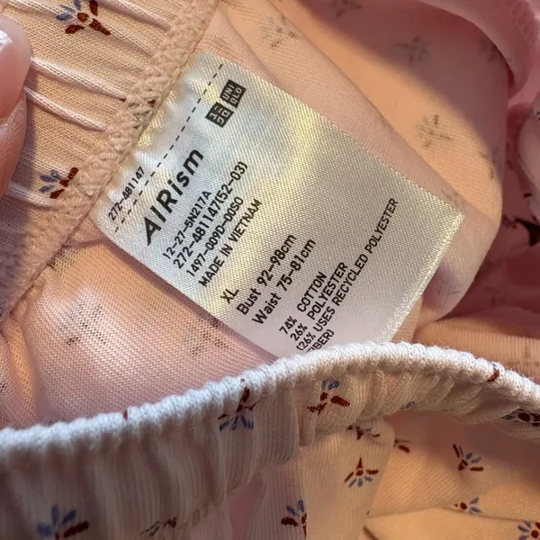 Uniqlo Light Pink Short Pajama Set with Small Floral Print - Image 5
