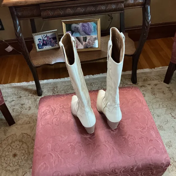 Crown Vintage Sila Embroidered Western Boots in White Sz 7 EUC - Image 10