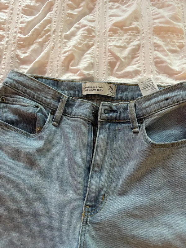 Abercrombie Jeans - Image 3