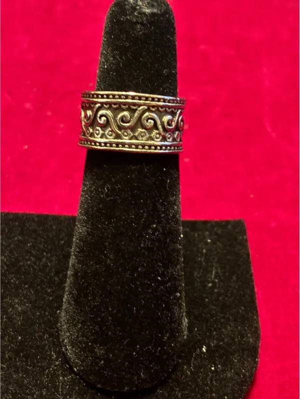 Vintage Silver Wide Scroll Filigree Band Ring Sz 5 - Image 2