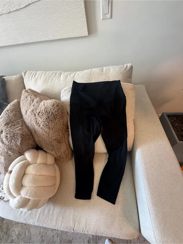 Lululemon High-Rise Black Women's Align Leggings - Image 9