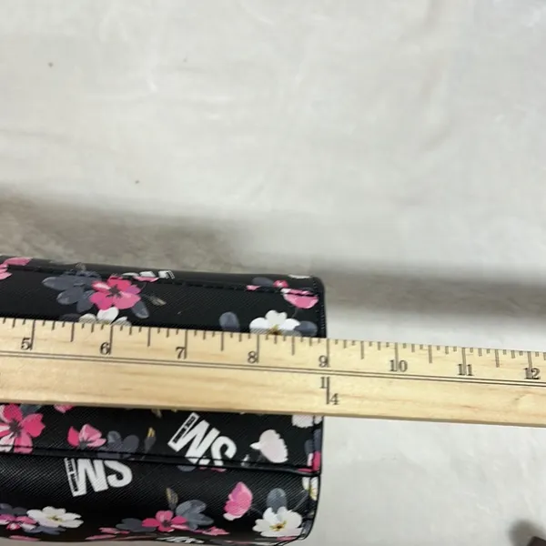 Steve Madden Black and Pink Floral Crossbody Bag - Image 7