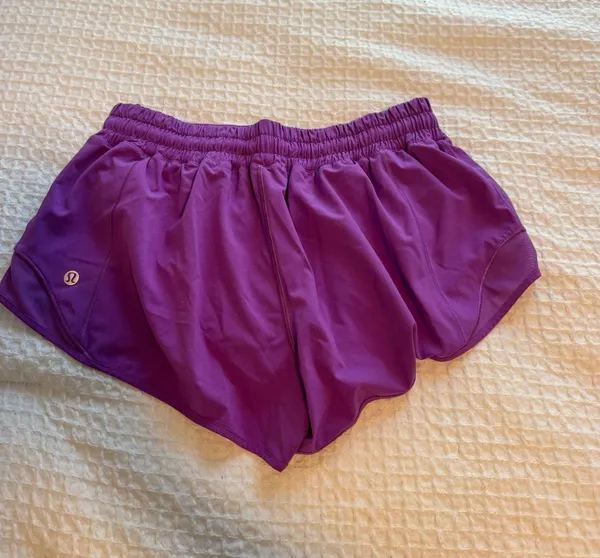 Lululemon Hotty Hot 2.5" Shorts - Image 2