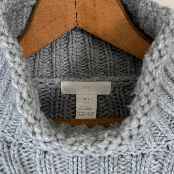 H&M Gray Crop Chunky Cable Knit Wool Blend Turtleneck Sweater - Image 2