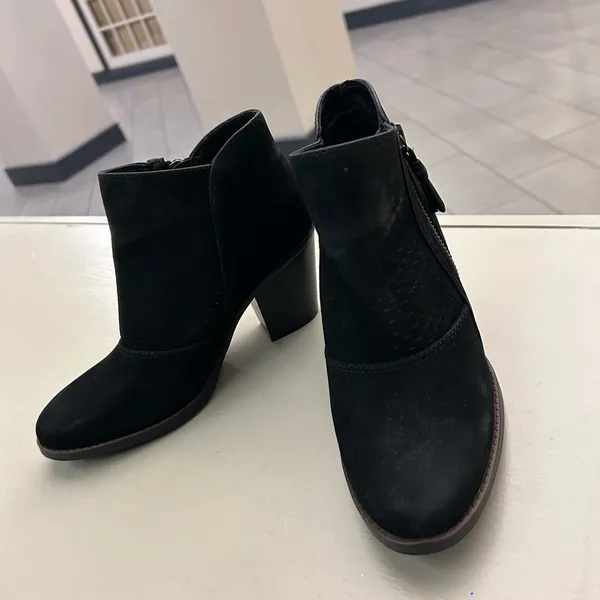 Boots Chic Black Ankle Boots with Zipper Baretraps Posture 7 M suede - Image 9