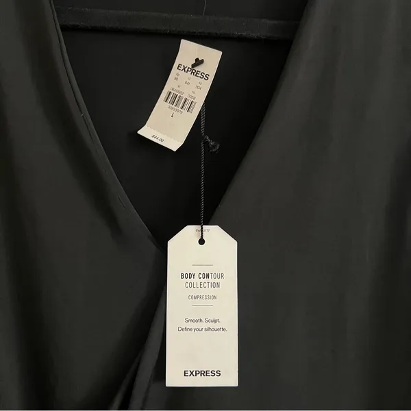 NWT Express Body Contour Silky Wrap Tank Top Shell V-Neck Black Sz L - Image 10