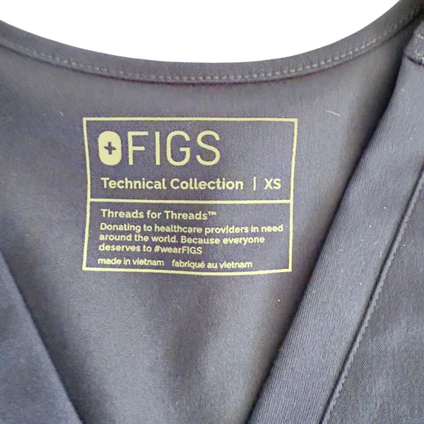 Figs Technical Collection Casma Three Pocket Scrub Top Navy Blue - Image 4