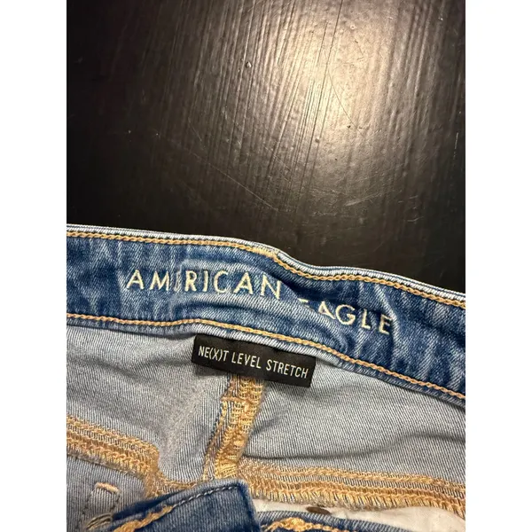 American Eagle Shortie High Waisted Distressed Denim Shorts Light Wash Blue Sz 8 - Image 3