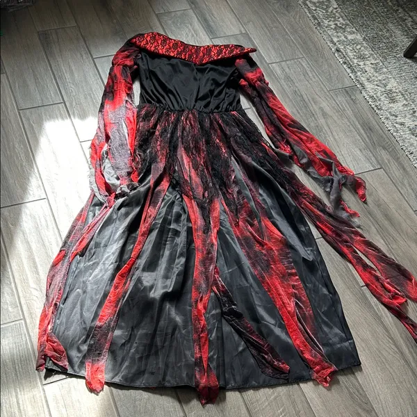 Red and Black Gothic Dress Halloween costume - Image 4