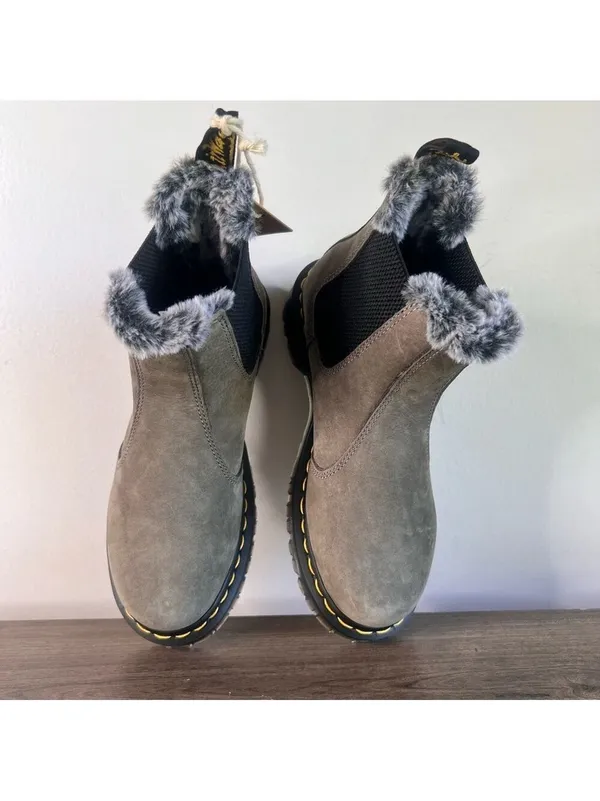 Dr. Martens Women’s Leonore Faux Fur Lined Nubuck Chelsea Boot Size 6 #666 - Image 9