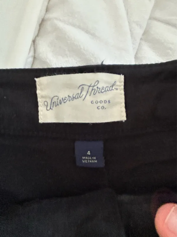 Universal Threads Black Cargo Pants - Image 3