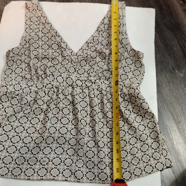 LOFT V-Neck Peplum Geometric Mosaic Print Top 4P Petite Boho Balletcore Classic - Image 8