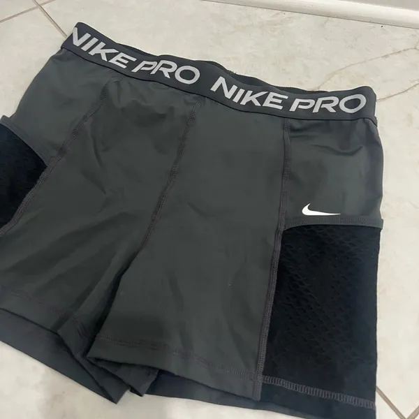 Nike Gray High Waisted 3 Inch Training Shorts Size Large - Image 3