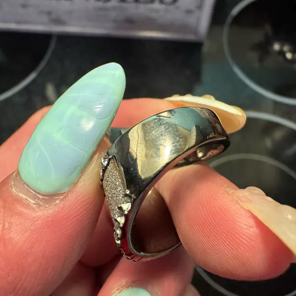 Guess Glitter & stone bypass wrap hematite ring - Image 9