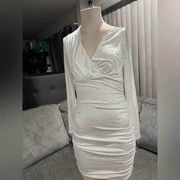 🍒BUNDLE 2 ITEMS FOR $8✨ 🌸AMTIOUS sparkly white dress ✨ - Image 5