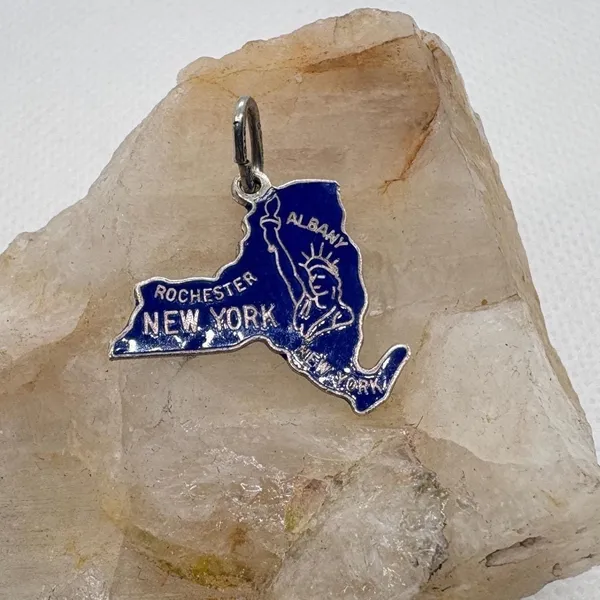 Beau‎ Sterling Silver Vintage New York State Blue Enamel Souvenir Charm 1.52g - Image 2