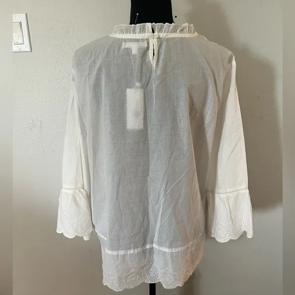 Mimi & Daphne White Eyelit Ruffle Neck Blouse Size XL NWT - Image 2