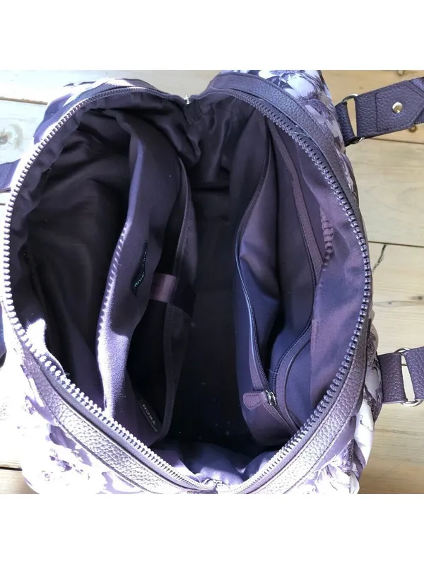 Cynthia Rowley EUC Women's Large Quilted Purple Floral Camo Weekender Bag - Image 9
