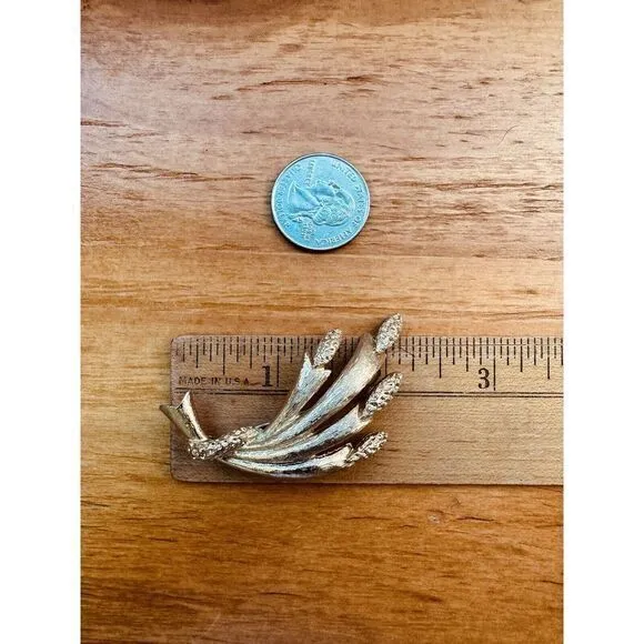 Vintage MONET Gold Tone Bundle Of‎ Wheat Grain Brooch Pin 2.5" - Image 5