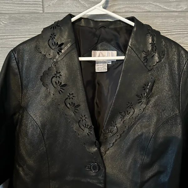 Black leather‎ floral trench coat VTG vintage Allison Woods beautiful detailing - Image 2
