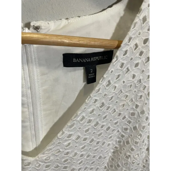 Banana Republic Eyelet Mini Dress Womens 2 White V-Neck Drop Waist Summer Lace - Image 4