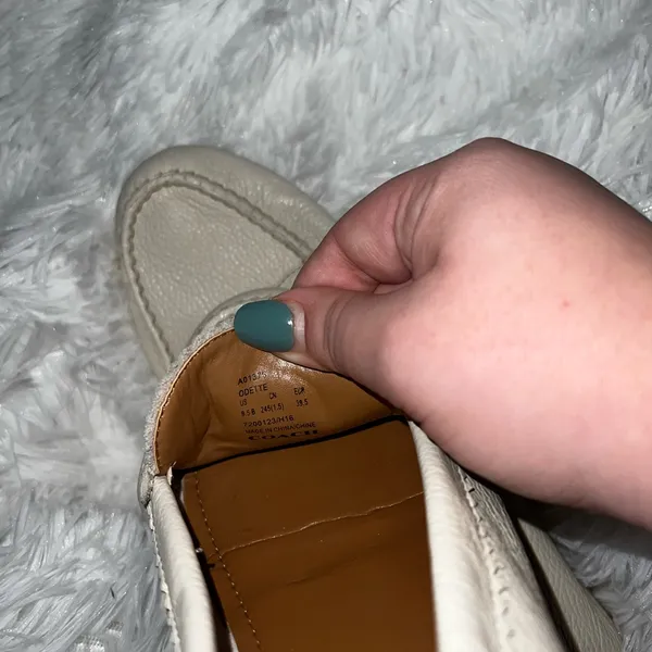 Coach Women's Cream Leather Loafers size Women’s US 9.5 Work Shoe - Image 7