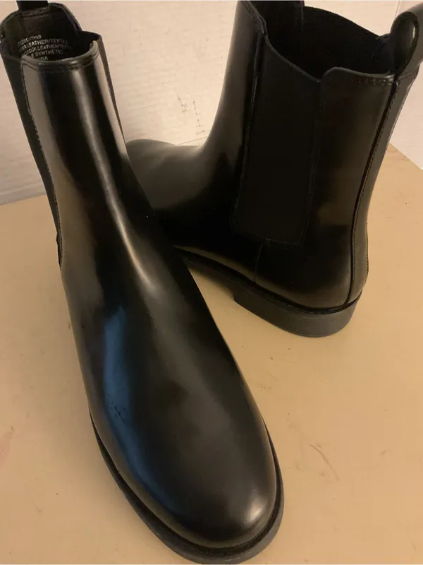 J. Crew women black Leather Chelsea Ankle Boots US 9 - Image 5