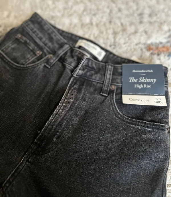 Abercrombie Jeans - Image 2
