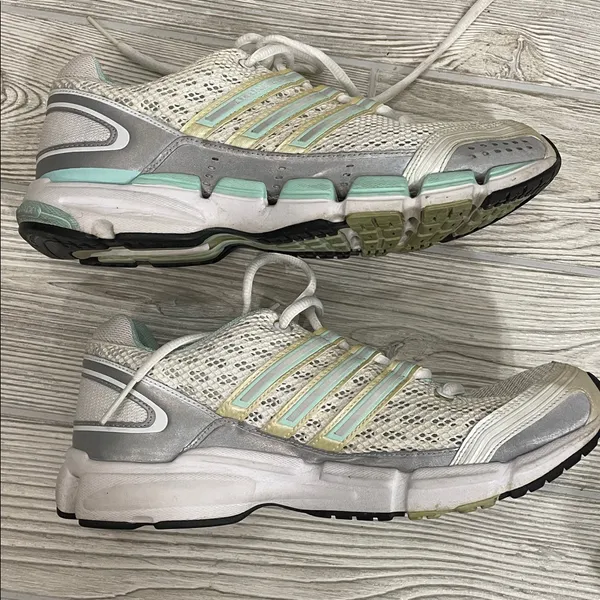 Adidas Women's White and Mint Sneakers - Image 3