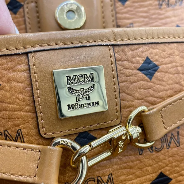 MCM VISETOS SHOPPER COGNAC MEDIUM - Image 11