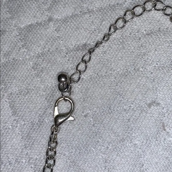 🐝 Unbranded Silver Shape Necklace 🐝 - Image 3