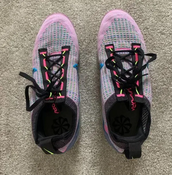Nike Women’s  Air Vapormaxes 2022 - Image 8