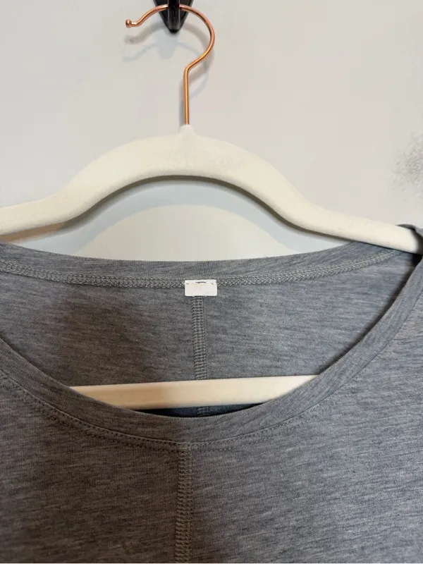 Lululemon Women’s L 10 12 Gray Long Sleeve Tunic Top Thumbholes Relaxed Fit - Image 2