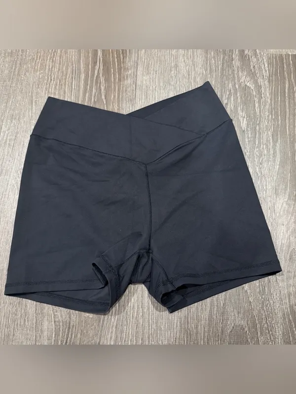 NWOT Halara Black SoftlyZero High Waisted Crossover Yoga Bike Shorts - Image 4
