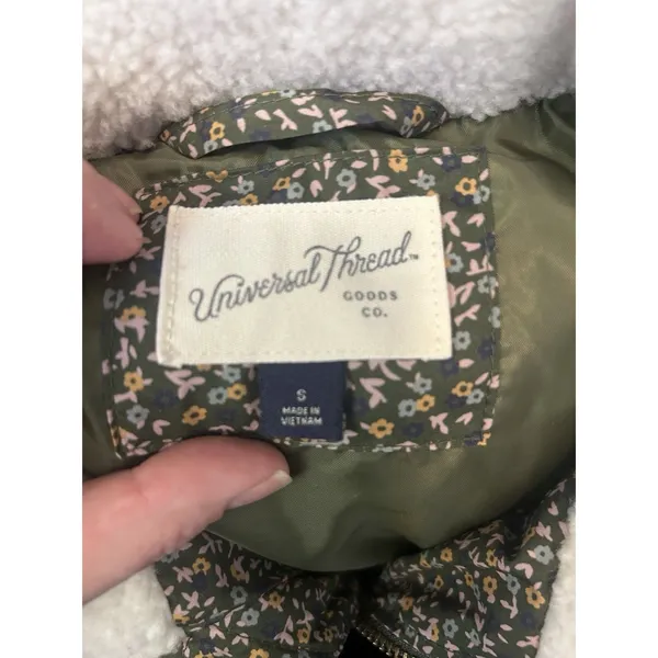 Universal Threads Women’s Green Floral Puffer Vest Sherpa Collar Full Zip Small - Image 4