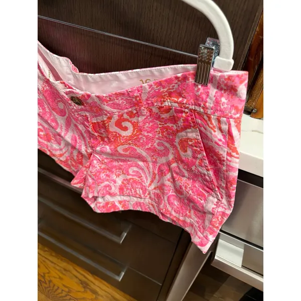 Lilly Pulitzer "The Walsh" shorts in the "Pink Pout Paisley" size 16 - Image 2