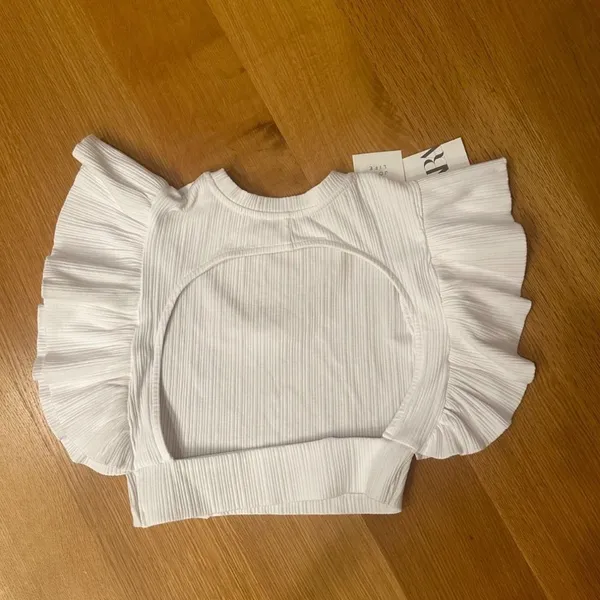 Zara Ruffled Ribbed T-Shirt - Image 7