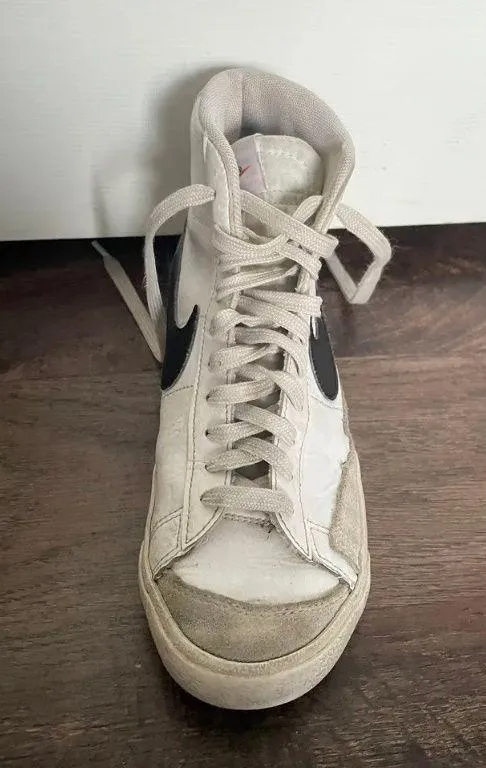 Nike Blazers - Image 4
