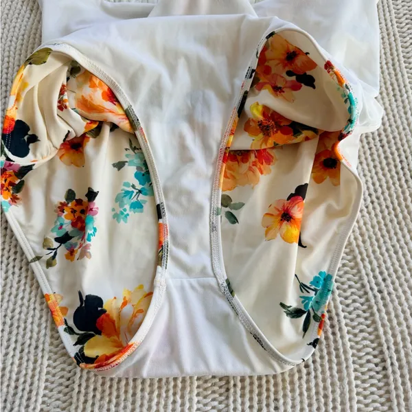 Cupshe Floral One Piece Swimsuit. - Image 4