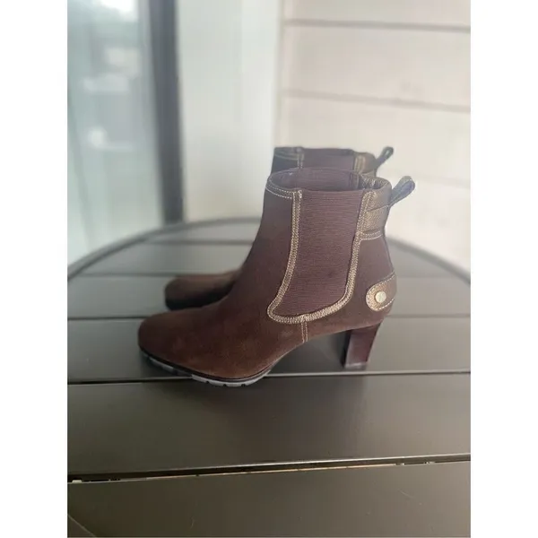 Cole Haan Suede Vibram Chelsea Ankle Boots Brown Size 7B - Image 8