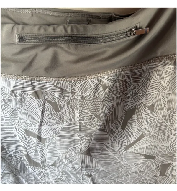 Athleta Women’s short Size L  - Image 4