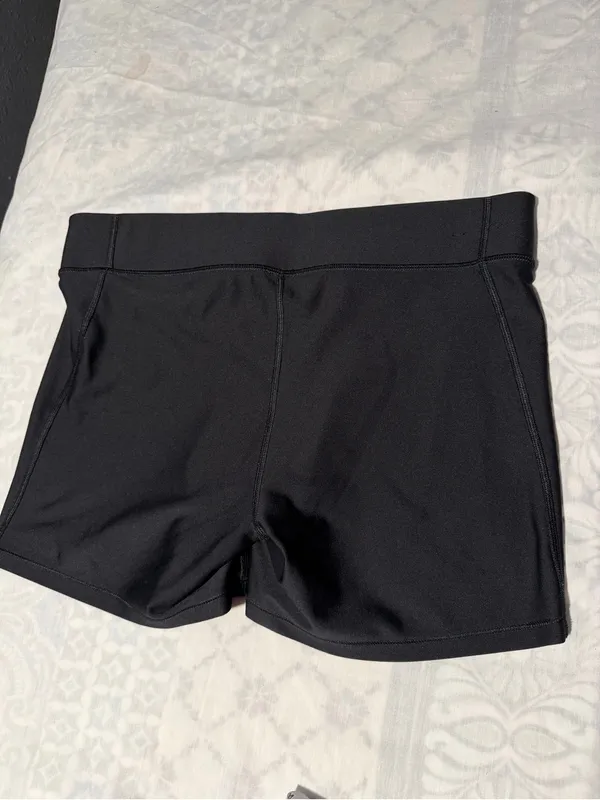 Under Armour Black Women's Athletic compression Shorts size XL - Image 2